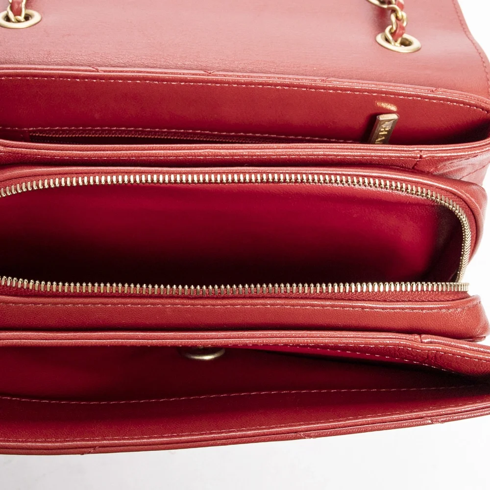 Chanel Chevron Envelope Flap in Red Quilted Chevron Leather - Picture 7 of 7
